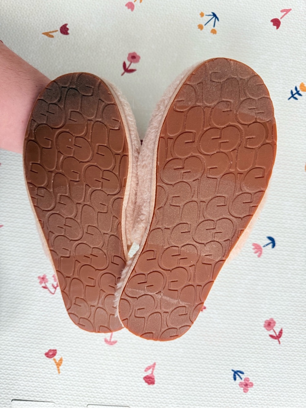 UGG Cozy Plush Slip-On Slippers in Blush- EUC - Picture 3 of 4